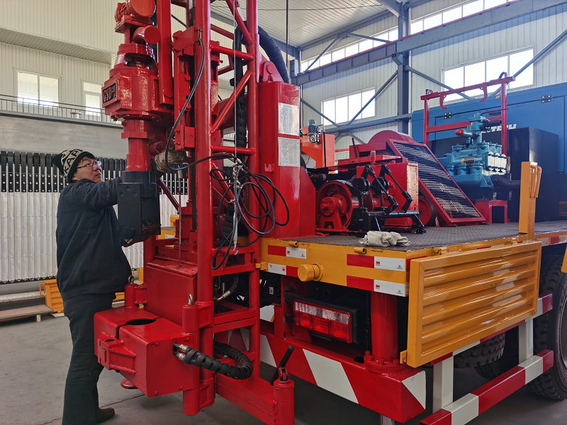 出口型6驅(qū)車(chē)載水井鉆機(jī)