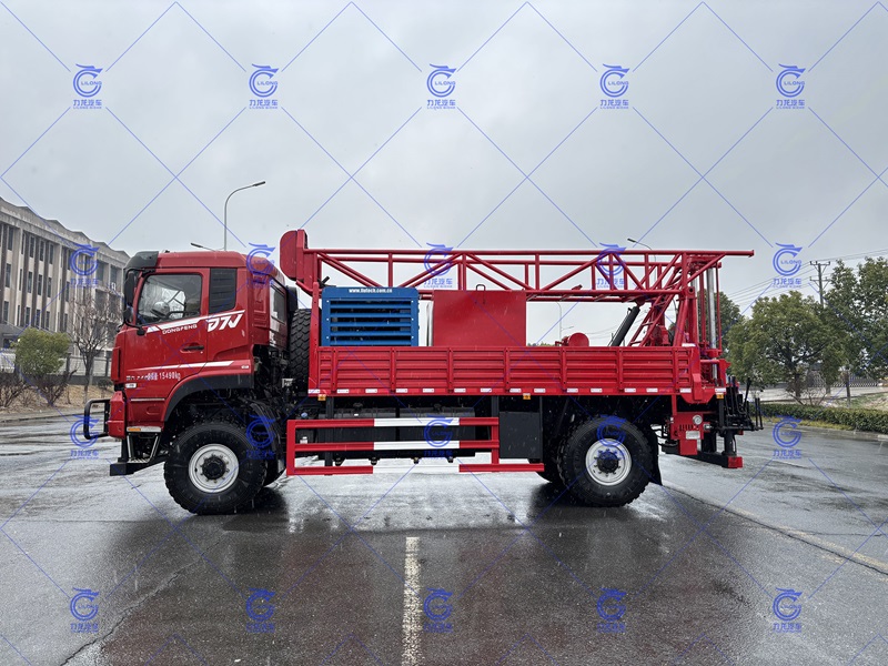 沙漠越野原裝四驅(qū)鉆機(jī)車